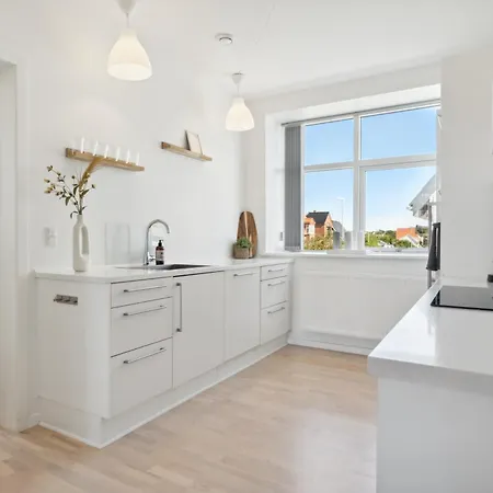 Charmerende 2br M Privat Parkering Aalborg