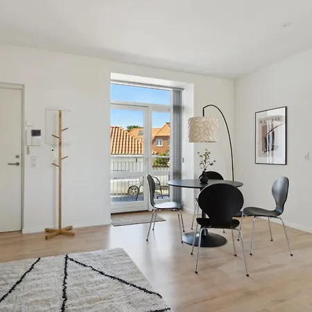 Charmerende 2br M Privat Parkering Apartment