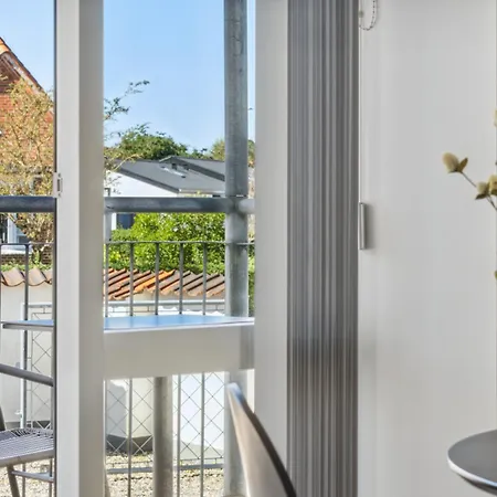 Charmerende 2br M Privat Parkering Apartment *