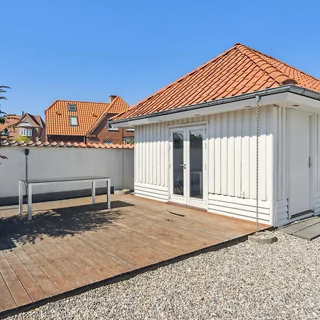Charmerende 2br M Privat Parkering דירה *