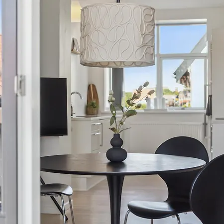 Charmerende 2br M Privat Parkering * Aalborg