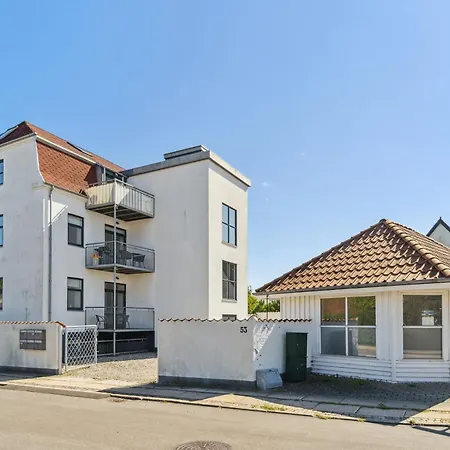 Charmerende 2br M Privat Parkering