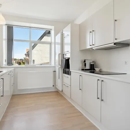 Charmerende 2br M Privat Parkering