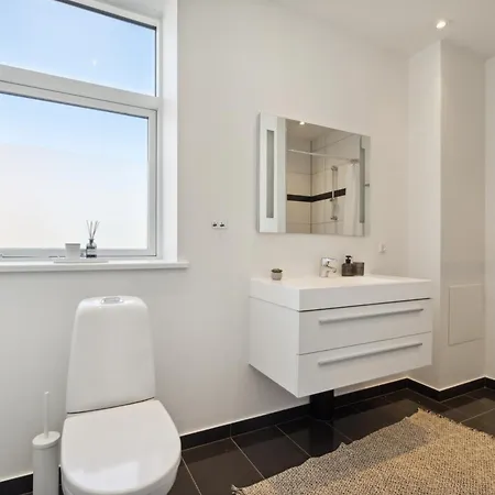 Charmerende 2br M Privat Parkering Appartement